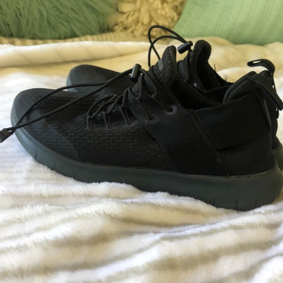 nike free run laceless